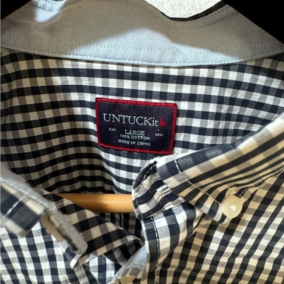 UNTUCKit Performance  100% Cotton Checkered Button Down Shirt  Large (65) - Picture 3 of 3